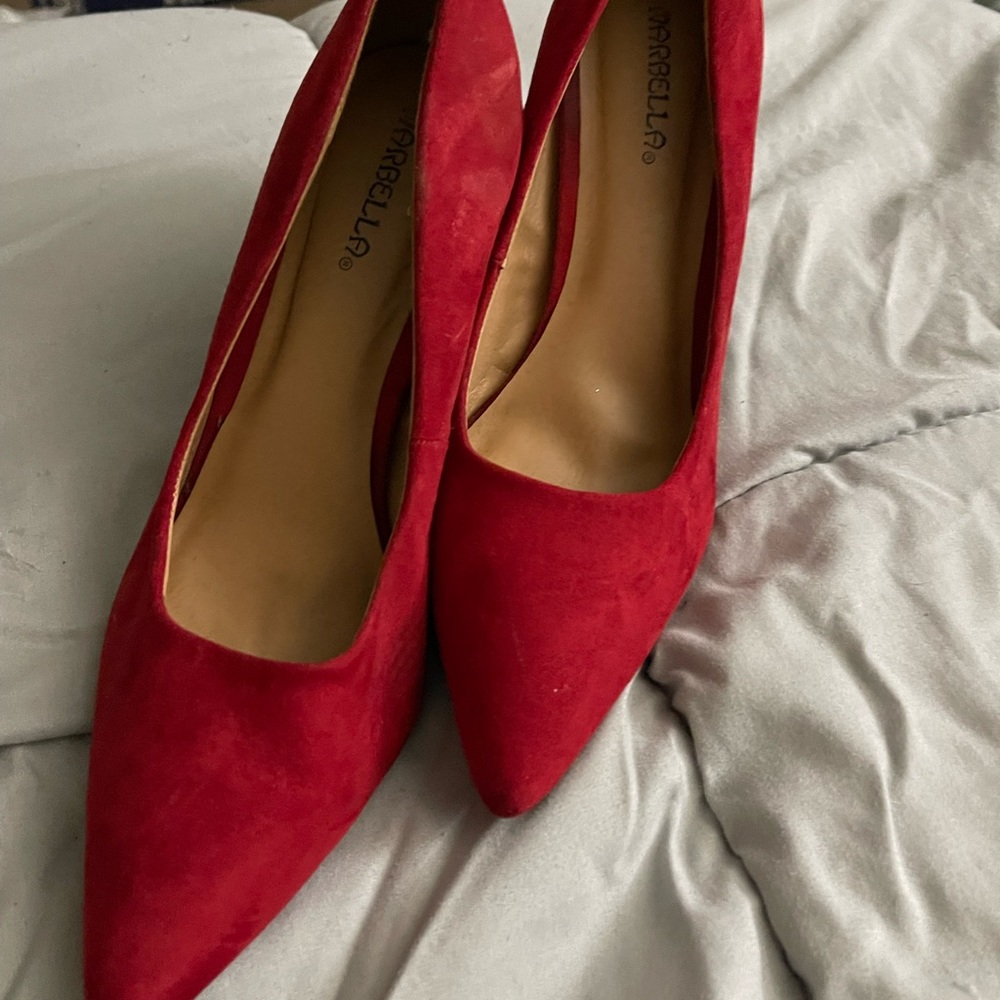 Red pumps